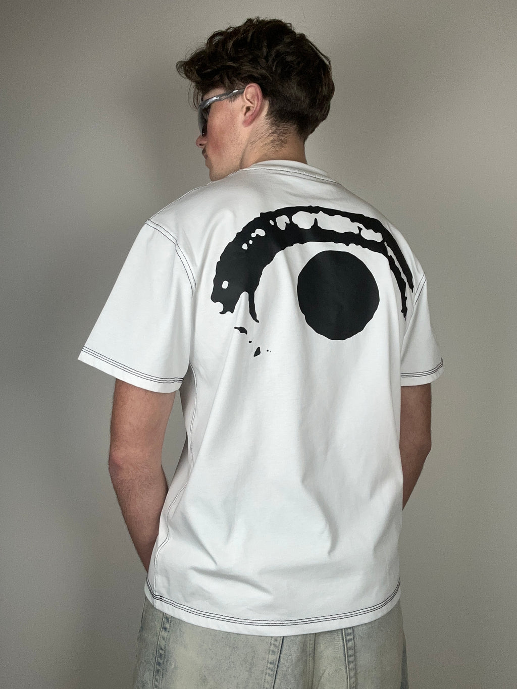 WHITE T-SHIRT